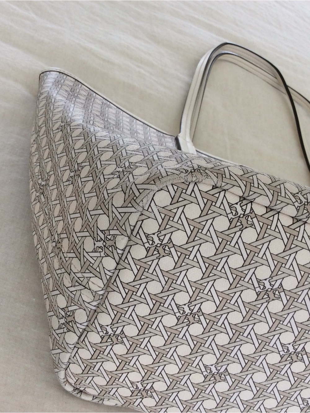 Tory Burch Ever Ready Cream and Black Tote with Matching Wristlet - Picture 6 of 17